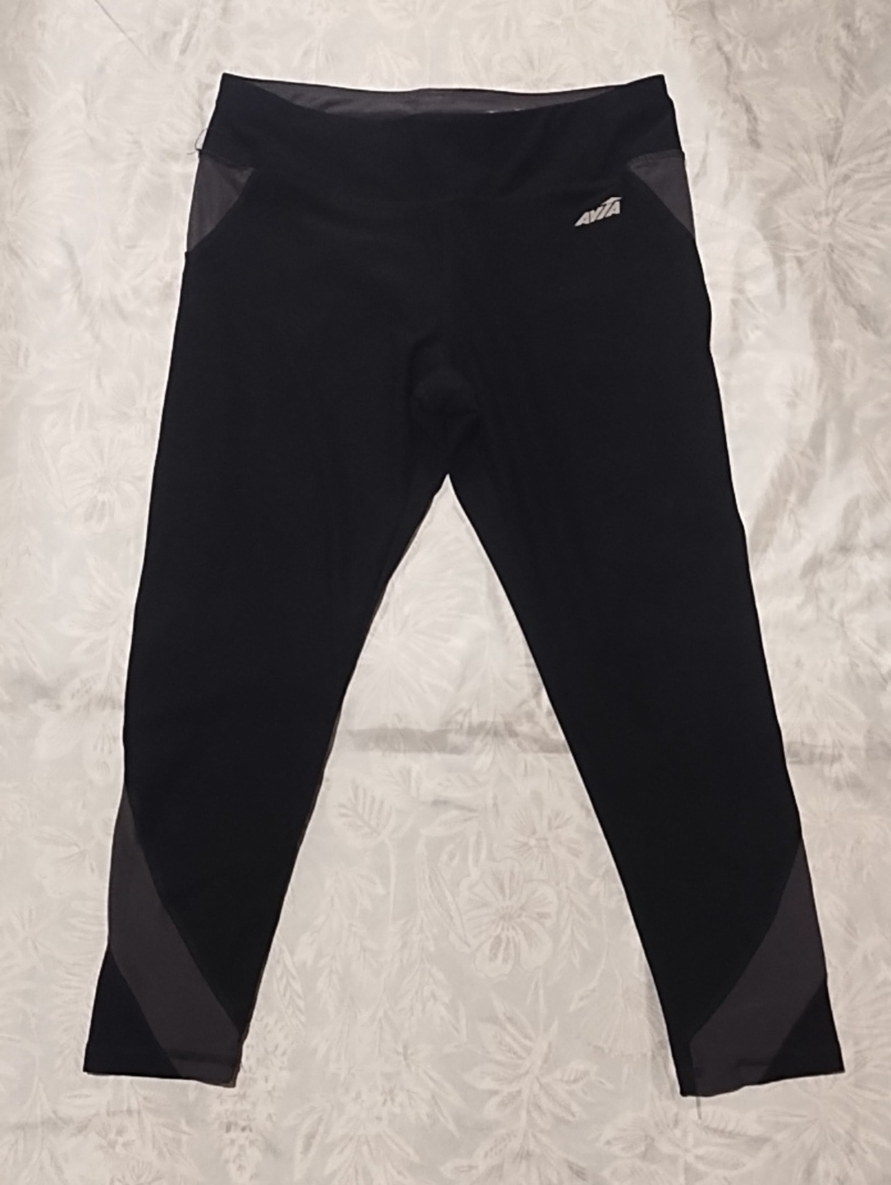 💥2/$5💥Avia Black and Dark Gray Performance Leggings Small VGC.